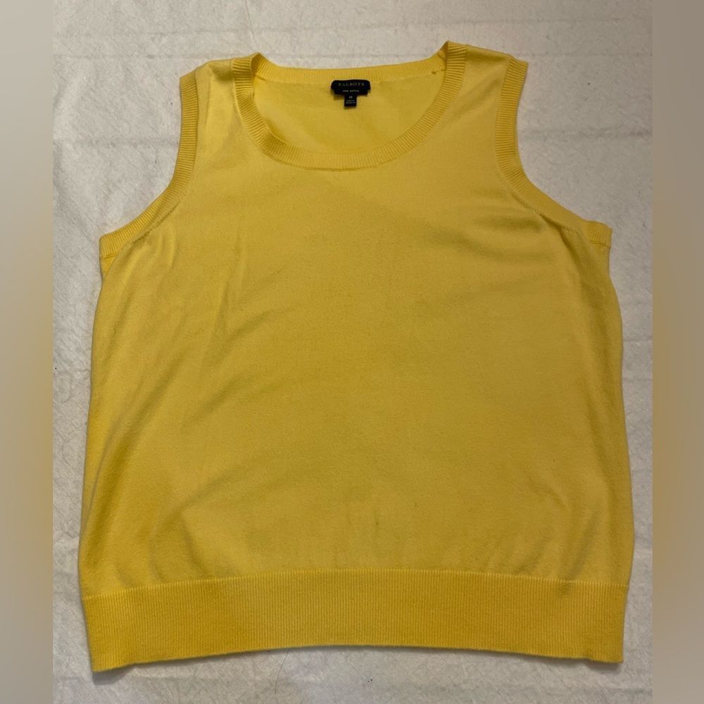 EUC Talbots round neck yellow sleeveless sweater vest Size M Medium
